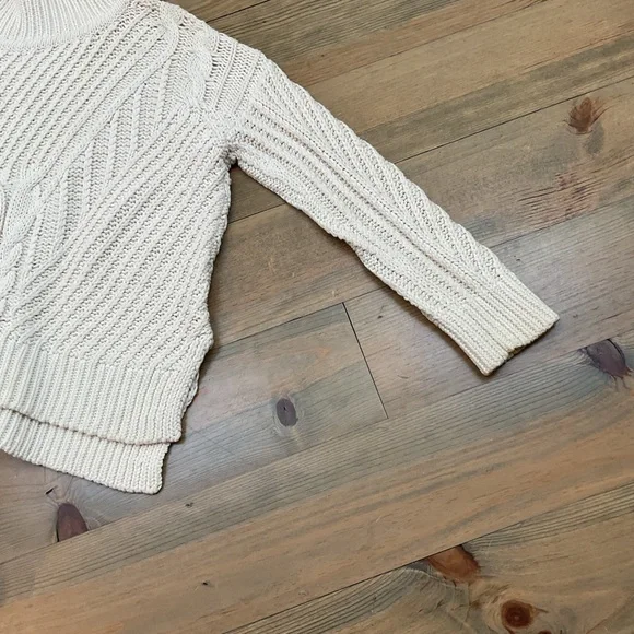 525 AMERICAN CREAM CABLE KNIT CHUNKY SWEATER